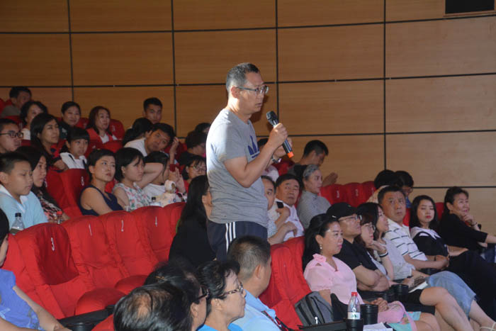 小說家須一瓜做客“百川匯海·作家大講堂”