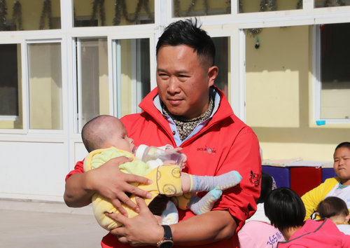 金波助陣公益：關愛365晨光寶貝之家腦癱兒童