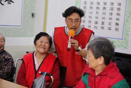 SSTV國際時尚電視《愛心100慈善萬里行》走進江達敬老院