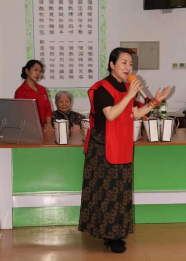 SSTV國際時尚電視《愛心100慈善萬里行》走進江達敬老院