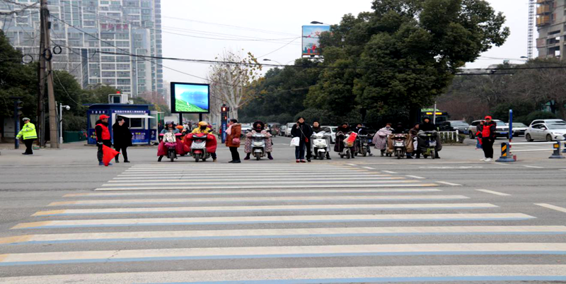 潁上縣深入開展“文明交通勸導”志愿服務活動