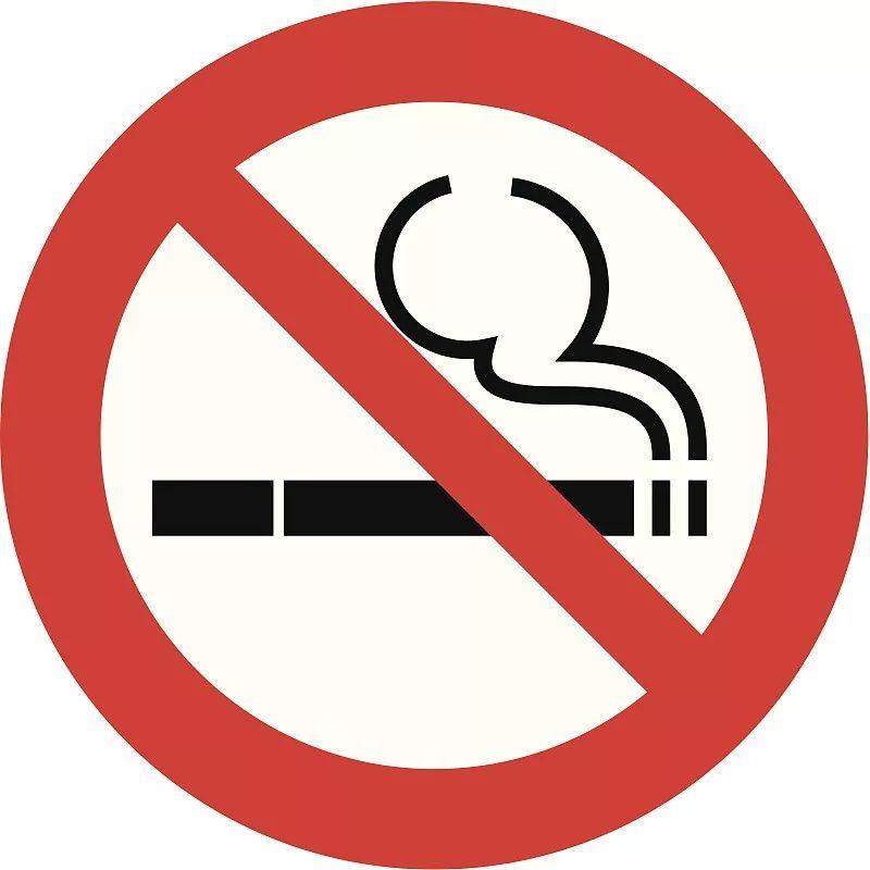 杭州男子加完油抽煙，工作人員抄起滅火器沖他一頓狂噴！這下鬧大了