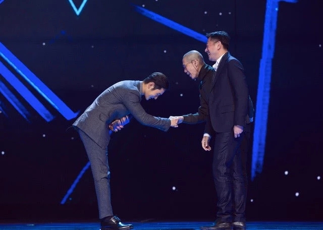 眾明星發(fā)文為宜賓祈福，黃曉明率先為災區(qū)捐款20萬元