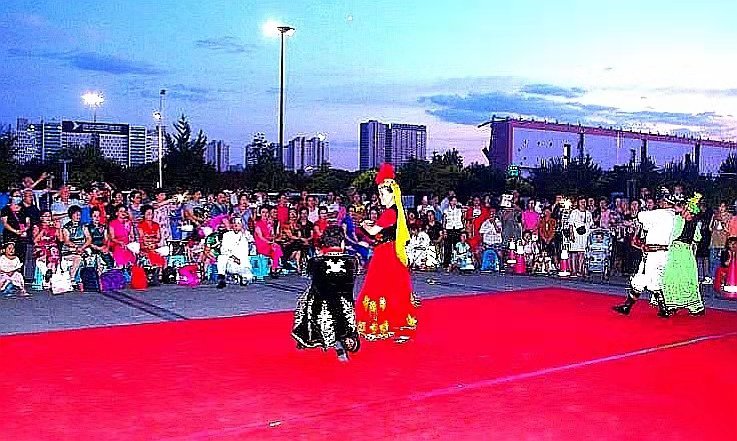 慶祝建國70華誕燕郊老年大學(xué) 聯(lián)誼演出走進東貿(mào)社區(qū)