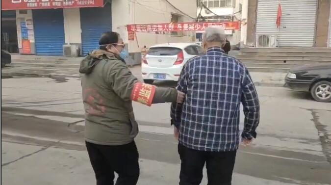 “小人物”負起“大擔當”——志愿者張兆山、譚春生社區防控闖在前