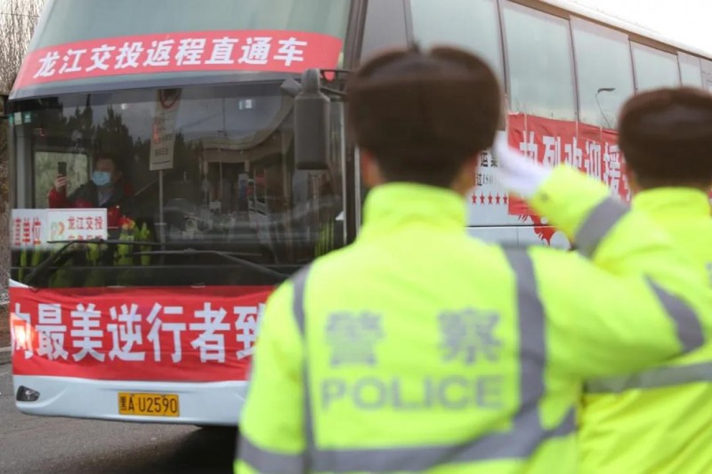 援鄂戰(zhàn)疫英雄凱旋——冰城交警最高禮儀硬核護(hù)航，致敬最美逆行者！