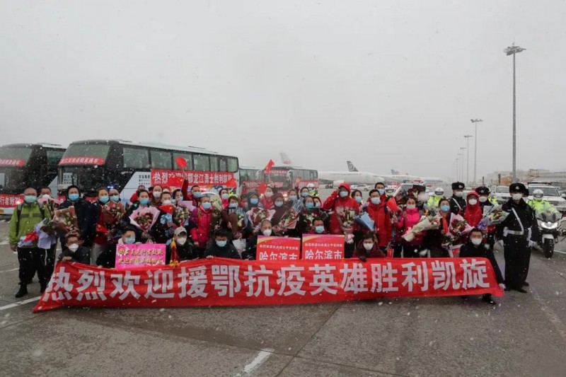 援鄂戰(zhàn)疫英雄凱旋——冰城交警最高禮儀硬核護(hù)航，致敬最美逆行者！