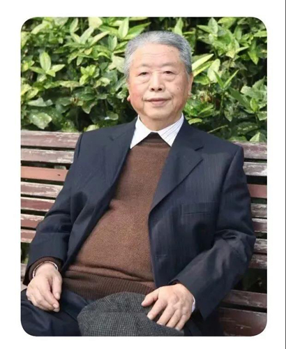 第二屆謝璞兒童文學(xué)獎(jiǎng)?wù)鞲鍐⑹? />
	</p>
	<p>
		謝璞先生簡介
	</p>
	<p>
		謝璞（1932年10月24日—2018年3月6日），男，漢族，中共黨員，生于湖南省洞口縣高沙鎮(zhèn)，曾就讀蓼湄中學(xué)。當(dāng)代著名作家。首批享受國務(wù)院特殊津貼專家。曾任湖南省作家協(xié)會(huì)副主席、名譽(yù)主席、湖南省兒童文學(xué)委員會(huì)主任，湖南省文聯(lián)副主席、執(zhí)行主席，湖南省第三、五屆人大代表，政協(xié)湖南省第七屆常委。擔(dān)任首屆全國優(yōu)秀兒童文學(xué)獎(jiǎng)評(píng)委。參與創(chuàng)辦并主編《小溪流》雜志，創(chuàng)辦并主編《小天使報(bào)》，培養(yǎng)扶持了湖南乃至全國大批青年作者。曾任中國作家代表團(tuán)團(tuán)長率團(tuán)出訪緬甸，受到國家外交部、中國作協(xié)嘉獎(jiǎng)。年輕時(shí)開始展現(xiàn)非凡的文學(xué)才華。一生筆耕不輟，出版文學(xué)作品29部，先后獲第二屆全國優(yōu)秀少兒文藝作品獎(jiǎng)、全國優(yōu)秀兒童讀物獎(jiǎng)、全國散文獎(jiǎng)、陳伯吹兒童文學(xué)獎(jiǎng)等文學(xué)獎(jiǎng)項(xiàng)。《珍珠賦》入選全國中學(xué)《語文》課本和大學(xué)中文教材；《蘆蘆……》等作品被翻譯成多國文字發(fā)行海外。代表作《二月蘭》《竹娃》《憶怪集》《血牡丹》等曾影響過一代代小讀者。他熱愛生活，眷戀故土，為人民創(chuàng)作，作品具有濃厚鄉(xiāng)土特色，語言正如他的為人一樣，總是熱情淳樸、活力四射，用滿腔熱忱鼓舞感染讀者，贏得了崇高聲譽(yù)。
	</p>
	<p>
		(編輯：月兒）
	</p>
	<p>
		<hr />
		<img src=