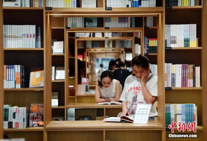 看紙書、聽書……讀屏?xí)r代，你的閱讀方式變了嗎？