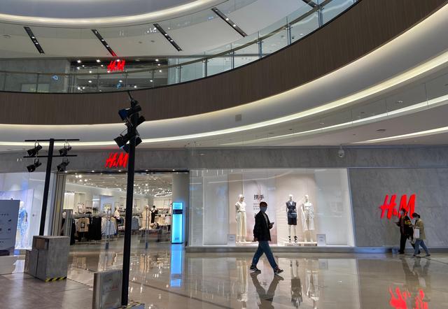 H&M抵制新疆棉花事件，鄭州不買賬，記者探訪：退貨、拒買成常態(tài)