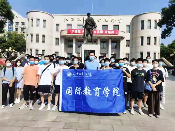 三風(fēng)榜樣范圣高進(jìn)校園愛(ài)國(guó)教育宣傳活動(dòng)