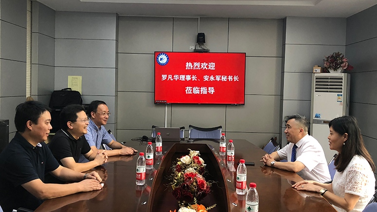 羅凡華：為鐘南山創(chuàng)新獎舉旗播種耕耘收獲