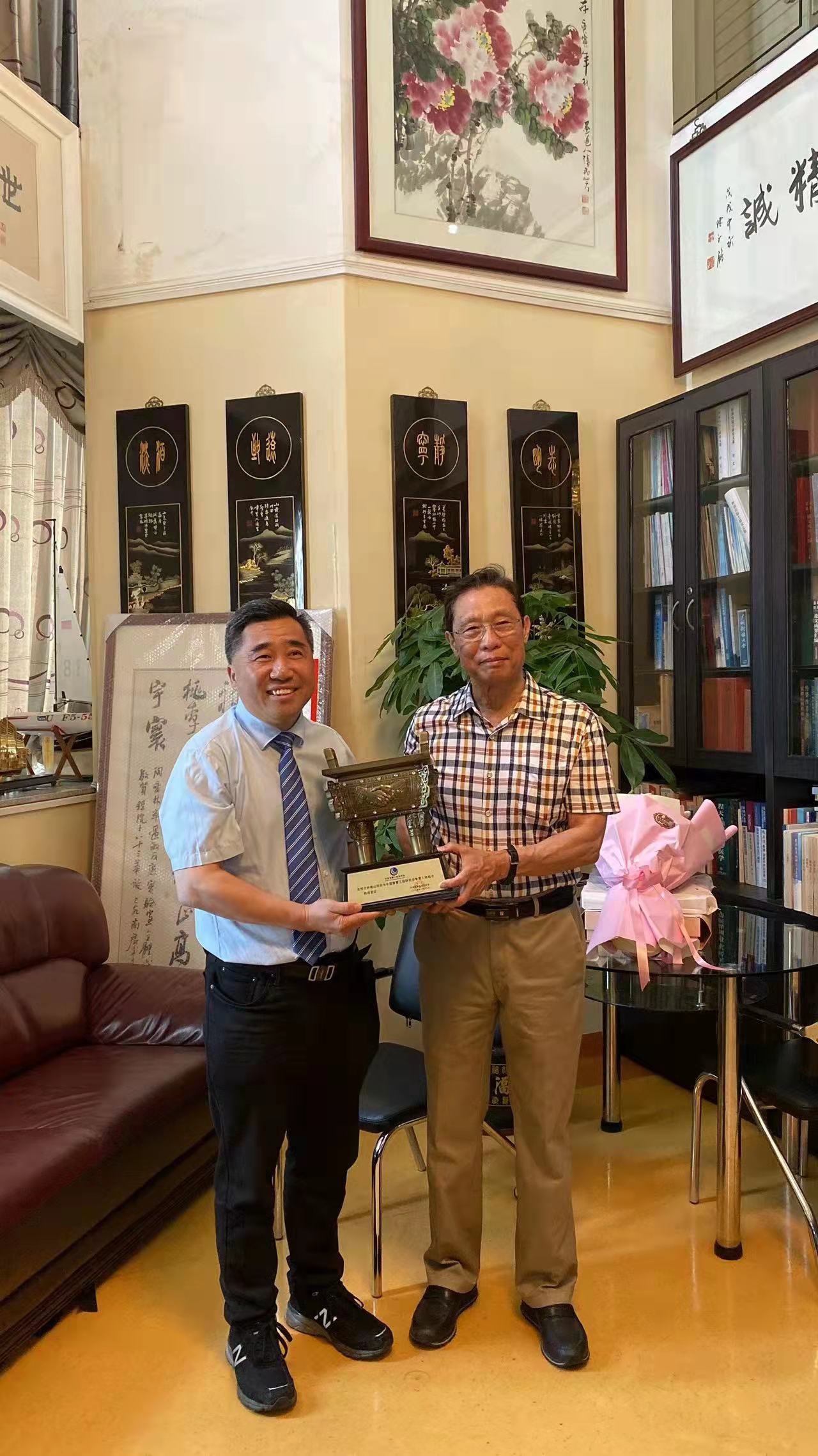 羅凡華：為鐘南山創(chuàng)新獎舉旗播種耕耘收獲