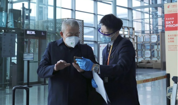 核酸報告過期3分鐘被拒絕登機？東航客服回應(yīng)