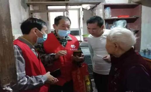 國慶長假好人范圣高帶領(lǐng)南昌讓愛回家志愿者在行動