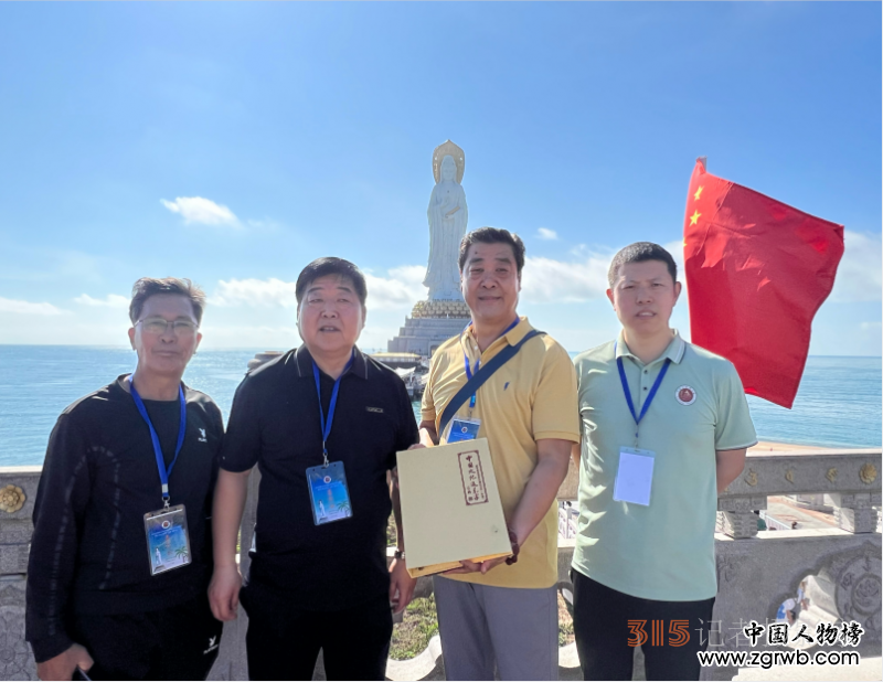 “翰墨飄香 濃淡水墨”—“文化進萬家藝術代表團走進三亞開展迎春送福系列活動