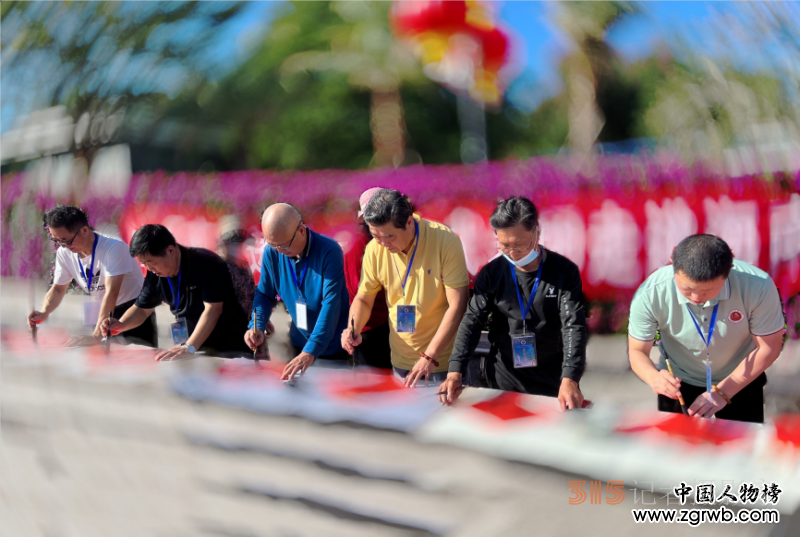 “翰墨飄香 濃淡水墨”—“文化進萬家藝術代表團走進三亞開展迎春送福系列活動