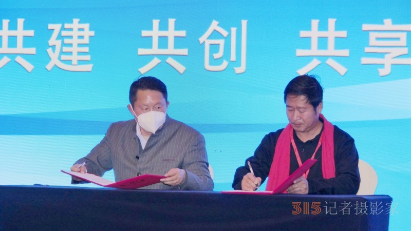 那年我們?cè)卩l(xiāng)下-村支書(shū)講述共同富裕的故事在合肥舉行，軍神碳?xì)渖锟萍吉?dú)家冠名