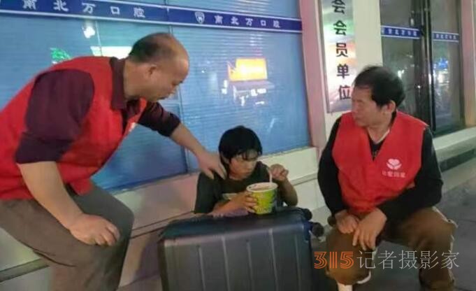 救助流浪人，秋冷送溫暖——南昌市讓愛回家組織開展“尋找流浪人員公益活動(dòng)