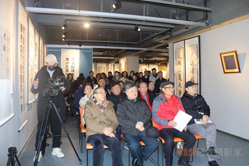 “緬懷領(lǐng)袖， 砥礪前進(jìn)”——紀(jì)念毛澤東同志誕辰130周年書法篆刻名家作品邀請展在上海中國書法院揭幕