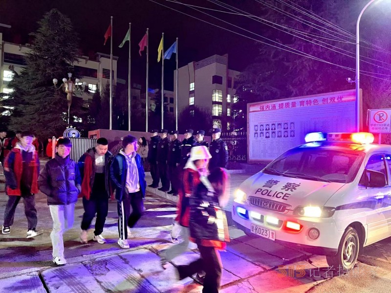 甘肅禮縣：持續(xù)堅守“護學崗”，護航平安路