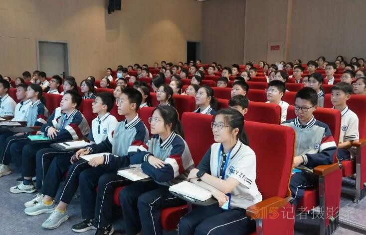 思維點(diǎn)撥促成長 妙筆生花文采揚(yáng)——靳新國院長蒞臨永嘉中學(xué)附屬中學(xué)指導(dǎo)