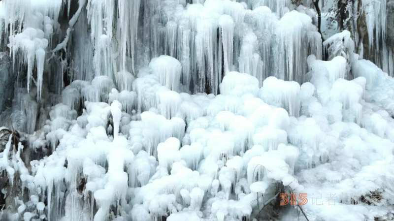 云臺(tái)山小寨溝景區(qū)泉瀑峽之夢(mèng)幻冰凌世界