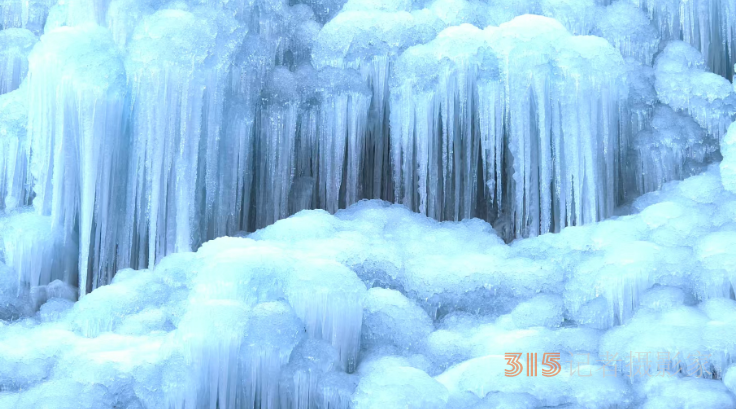 云臺(tái)山小寨溝景區(qū)泉瀑峽之夢(mèng)幻冰凌世界