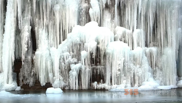 云臺(tái)山小寨溝景區(qū)泉瀑峽之夢(mèng)幻冰凌世界