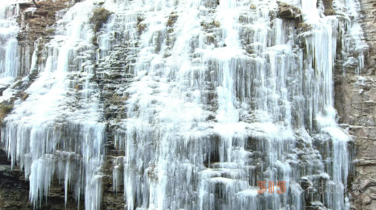 云臺(tái)山小寨溝景區(qū)泉瀑峽之夢(mèng)幻冰凌世界