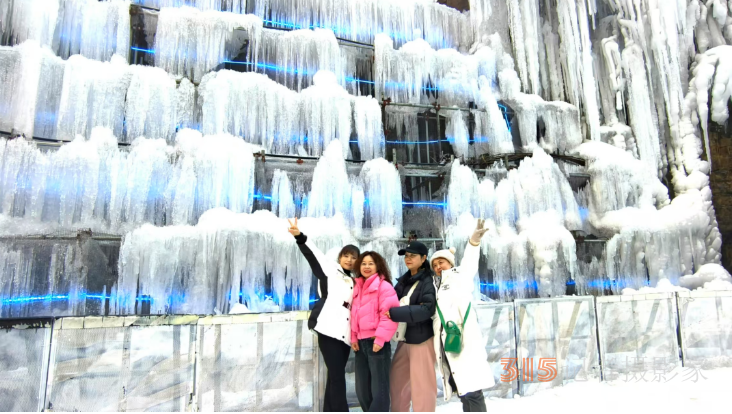 云臺(tái)山小寨溝景區(qū)泉瀑峽之夢(mèng)幻冰凌世界