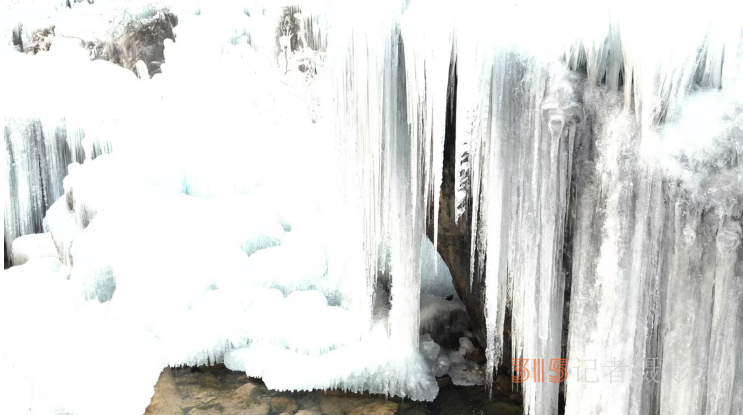 云臺(tái)山小寨溝景區(qū)泉瀑峽之夢(mèng)幻冰凌世界