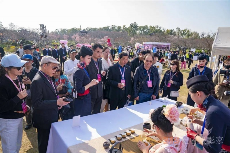 呂紹蔚出席2025“相約春天賞櫻花”經(jīng)貿(mào)盛會 共繪湖北開放新圖景