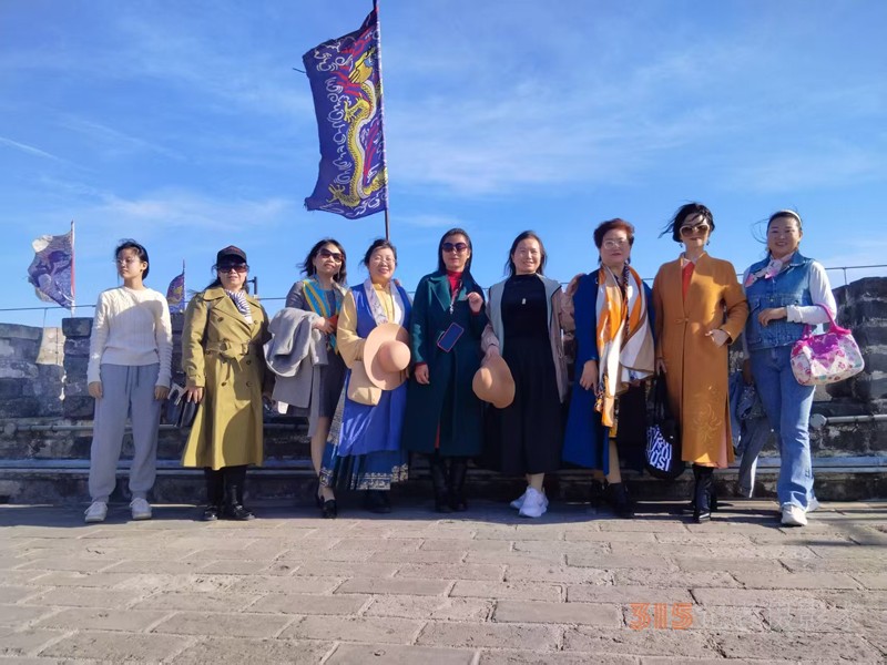 春分時節明城墻樂游賞梅