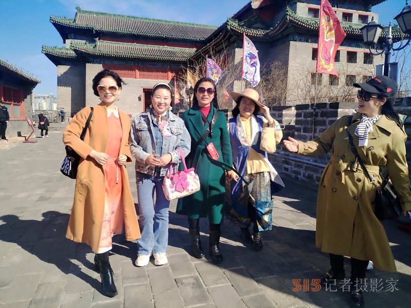 春分時節明城墻樂游賞梅