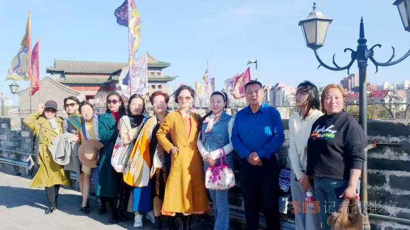 春分時節明城墻樂游賞梅