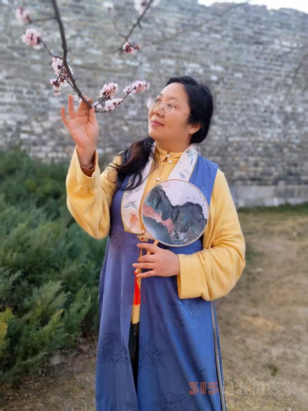 春分時節明城墻樂游賞梅