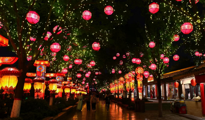 虹橋星瀑映汴梁，清明上河園夜場(chǎng)“燃爆”宋韻長(zhǎng)卷