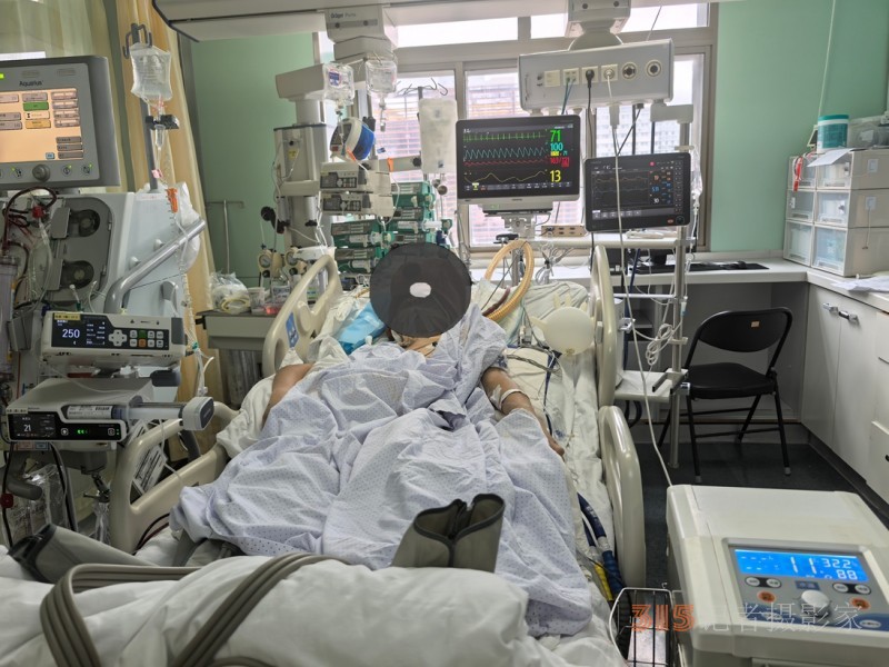 河北大廠：一奔馳車紅綠燈超速致兩名高中生殞命