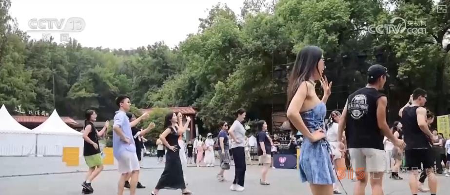 “清爽”文旅燃動(dòng)暑期“熱”經(jīng)濟(jì) “網(wǎng)紅”項(xiàng)目激活“逗留型旅游”活力