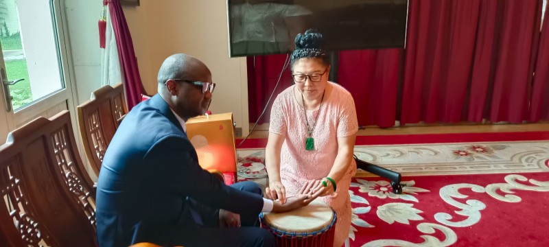 北京御鑫堂中醫(yī)研究院院長于忠新女士受邀出席馬里共和國大使館與利比亞大使館國際中醫(yī)文化交流活動