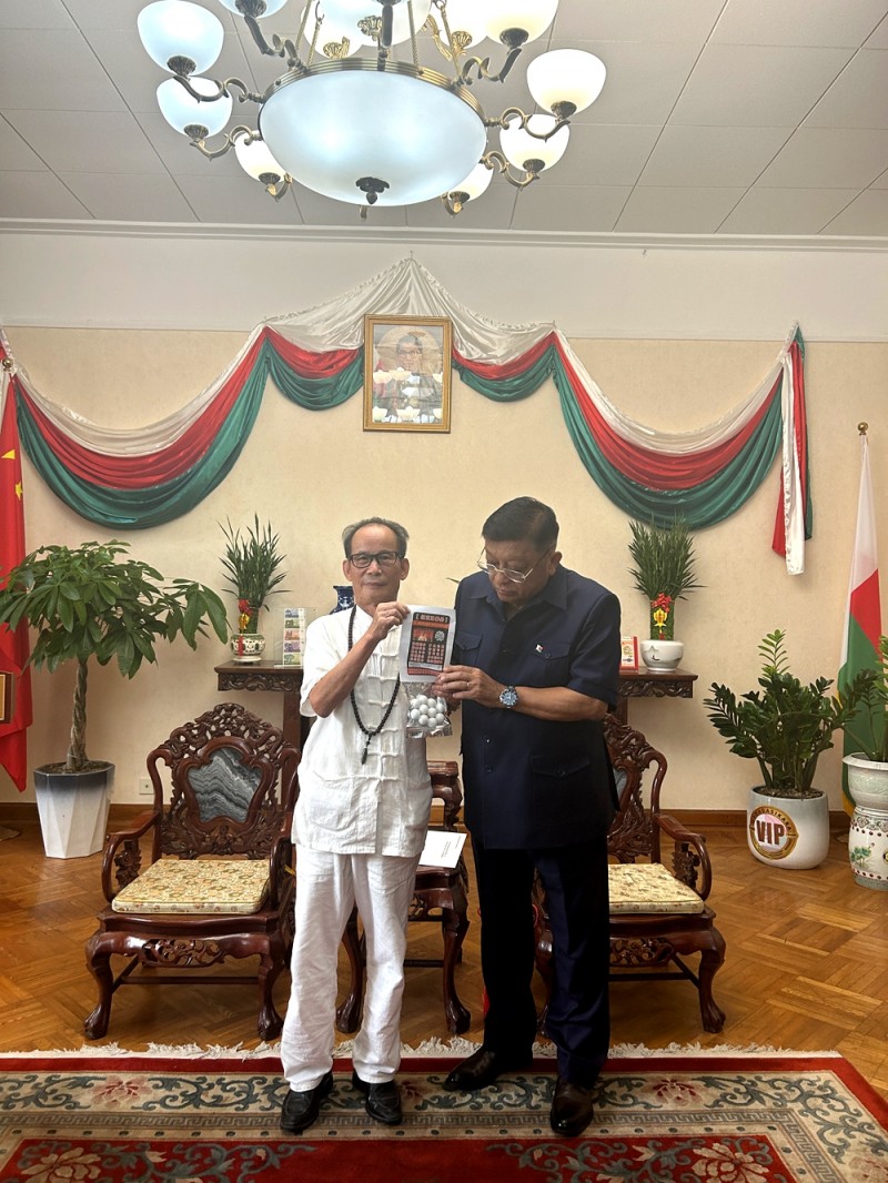 何波院長受邀出席馬達(dá)加斯加大使館中醫(yī)文化交流活動