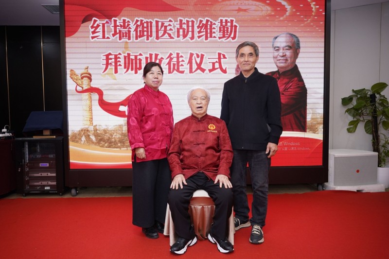 山西杏花國賓酒業(yè)攜手紅墻御醫(yī)胡維勤，共促養(yǎng)生酒文化傳承創(chuàng)新