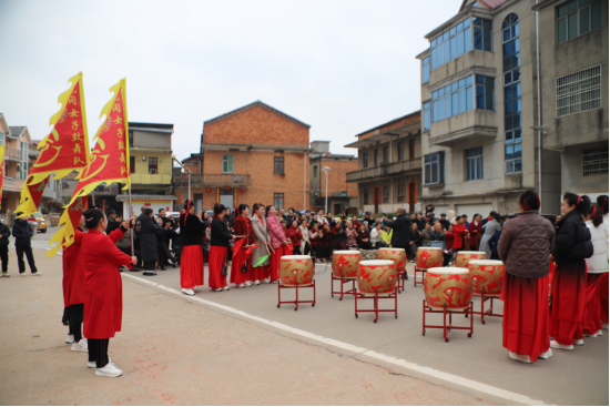 鼓樂歡騰慶元宵 鄉(xiāng)音雅韻潤(rùn)民心——龍岡女子鼓舞隊(duì)?wèi)c元宵展演暨鄉(xiāng)村音樂會(huì)圓滿舉行