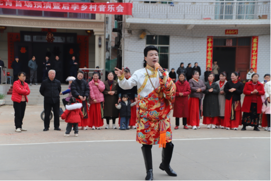 鼓樂歡騰慶元宵 鄉(xiāng)音雅韻潤(rùn)民心——龍岡女子鼓舞隊(duì)?wèi)c元宵展演暨鄉(xiāng)村音樂會(huì)圓滿舉行