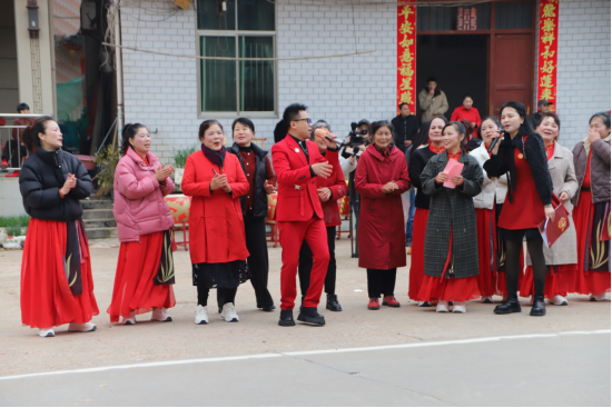 鼓樂歡騰慶元宵 鄉(xiāng)音雅韻潤(rùn)民心——龍岡女子鼓舞隊(duì)?wèi)c元宵展演暨鄉(xiāng)村音樂會(huì)圓滿舉行