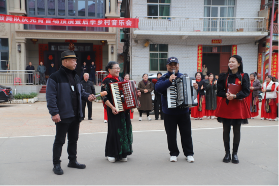 鼓樂歡騰慶元宵 鄉(xiāng)音雅韻潤(rùn)民心——龍岡女子鼓舞隊(duì)?wèi)c元宵展演暨鄉(xiāng)村音樂會(huì)圓滿舉行