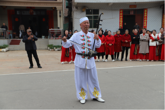 鼓樂歡騰慶元宵 鄉(xiāng)音雅韻潤(rùn)民心——龍岡女子鼓舞隊(duì)?wèi)c元宵展演暨鄉(xiāng)村音樂會(huì)圓滿舉行
