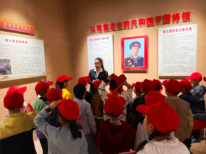 春風(fēng)潤童心 薪火永相傳