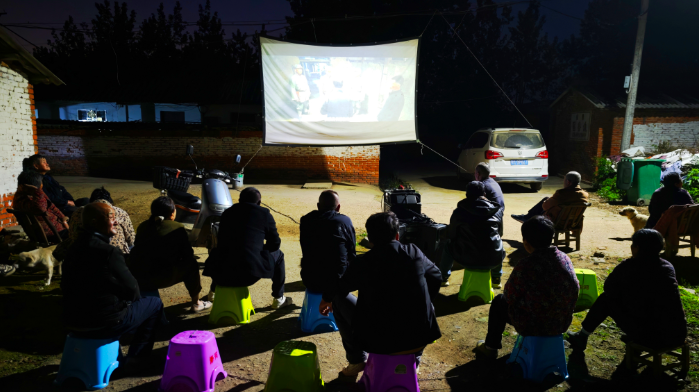 幕布亮鄉村 光影潤民心